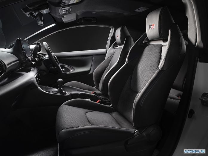 2020 Toyota Yaris GR - фотография 11 из 12 2020 Toyota Yaris GR - фотография 11 из 12