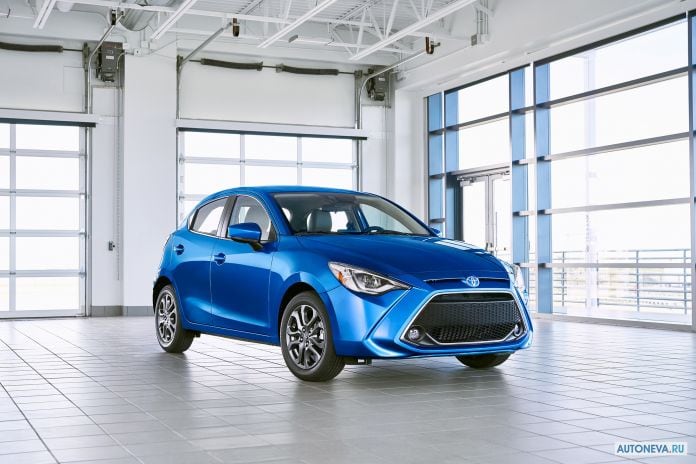 2020 Toyota Yaris Hatchback US-version - фотография 1 из 11