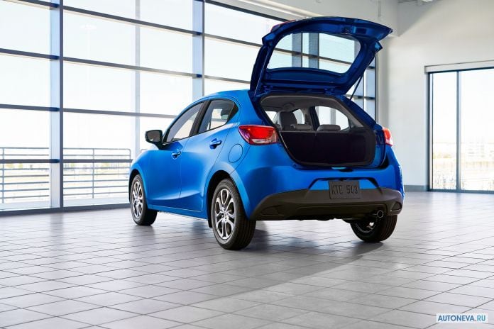2020 Toyota Yaris Hatchback US-version - фотография 4 из 11 2020 Toyota Yaris Hatchback US-version - фотография 4 из 11