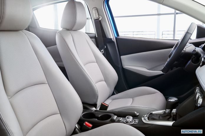 2020 Toyota Yaris Hatchback US-version - фотография 7 из 11 2020 Toyota Yaris Hatchback US-version - фотография 7 из 11