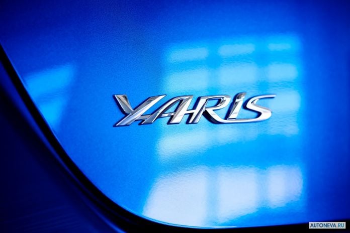 2020 Toyota Yaris Hatchback US-version - фотография 8 из 11