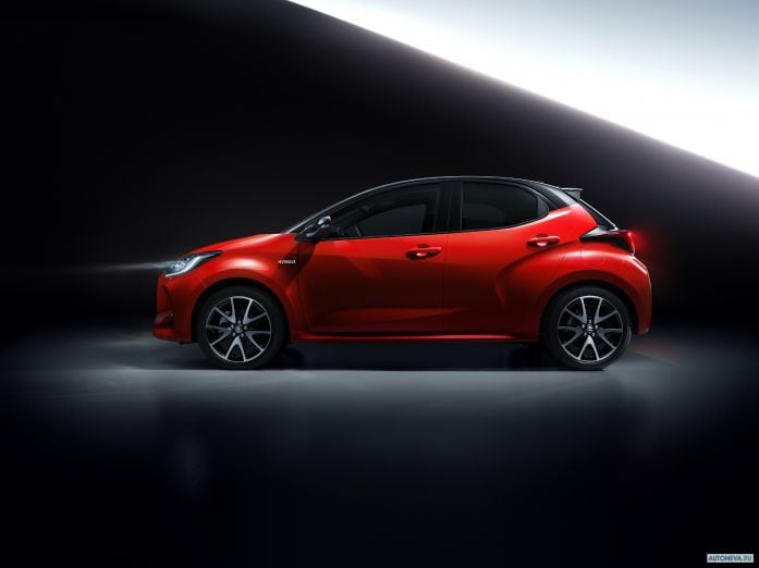 2020 Toyota Yaris Hybrid - фотография 6 из 11