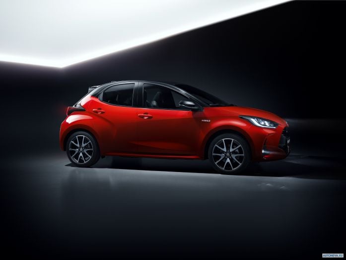 2020 Toyota Yaris Hybrid - фотография 7 из 11