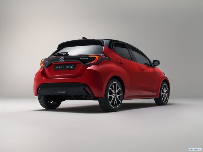 2020 Toyota Yaris Hybrid - фотография 8 из 11