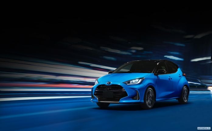 2020 Toyota Yaris Hybrid JP - фотография 8 из 25