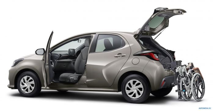 2020 Toyota Yaris Hybrid JP - фотография 11 из 25