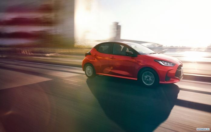 2020 Toyota Yaris Hybrid JP - фотография 13 из 25