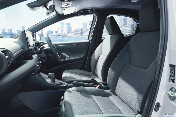 2020 Toyota Yaris Hybrid JP - фотография 21 из 25 2020 Toyota Yaris Hybrid JP - фотография 21 из 25