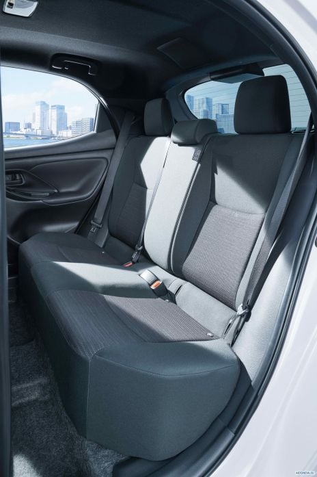2020 Toyota Yaris Hybrid JP - фотография 22 из 25