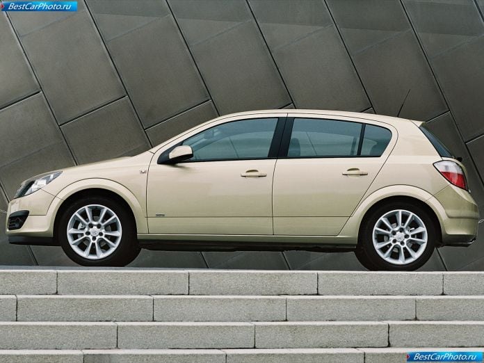 2005 Vauxhall Astra 5-door - фотография 13 из 53