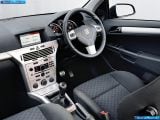 vauxhall_2005-astra_5-door_1600x1200_044.jpg