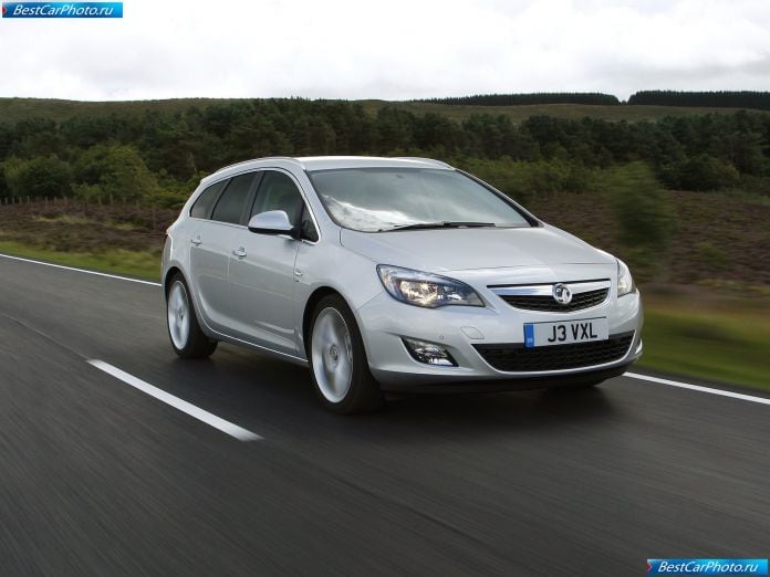 2011 Vauxhall Astra Sports Tourer - фотография 32 из 105 2011 Vauxhall Astra Sports Tourer - фотография 32 из 105