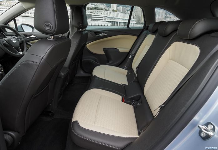 2016 Vauxhall Astra Sports Tourer - фотография 37 из 45 2016 Vauxhall Astra Sports Tourer - фотография 37 из 45