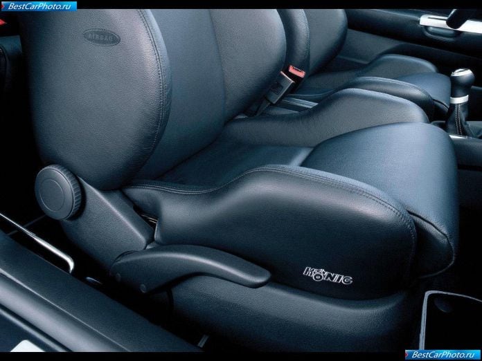 2002 Volkswagen Golf R32 - фотография 21 из 34 2002 Volkswagen Golf R32 - фотография 21 из 34