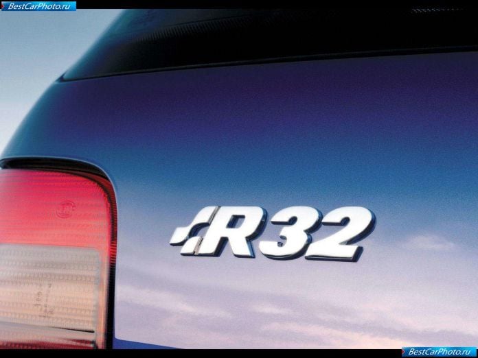2002 Volkswagen Golf R32 - фотография 32 из 34