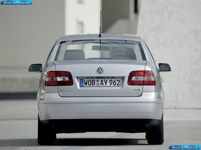 2003 Volkswagen Polo Sedan - фотография 8 из 12