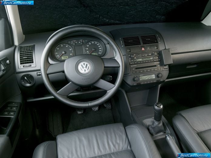 2003 Volkswagen Polo Sedan - фотография 9 из 12