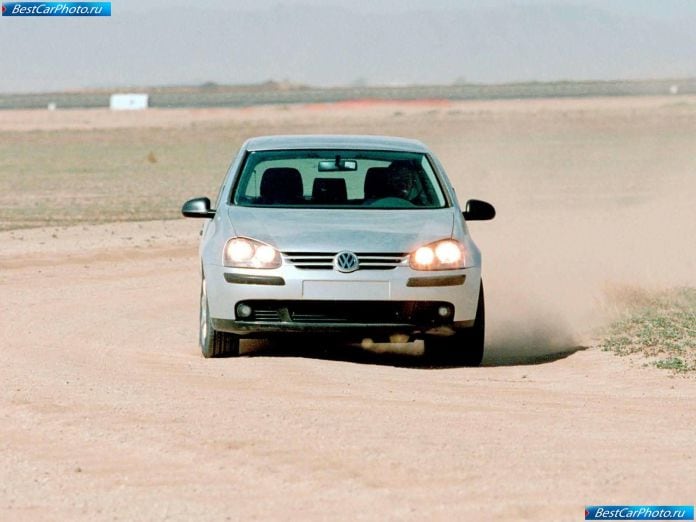 2004 Volkswagen Golf - фотография 10 из 29