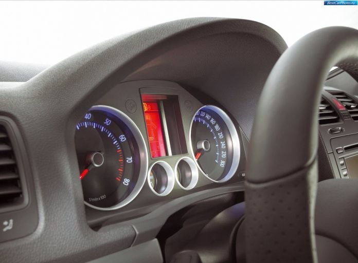 2004 Volkswagen Golf GTI - фотография 62 из 93