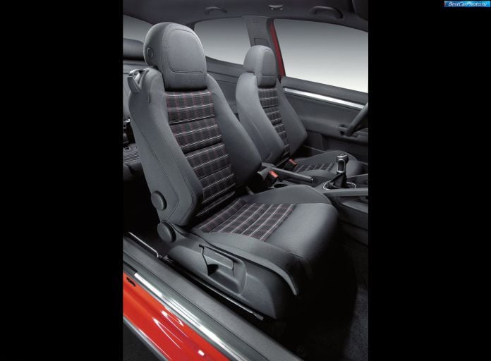 2004 Volkswagen Golf GTI - фотография 79 из 93