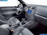 volkswagen_2005-golf_r32_1600x1200_010.jpg