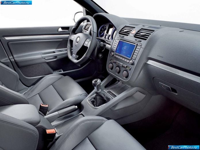 2005 Volkswagen Golf R32 - фотография 10 из 12 2005 Volkswagen Golf R32 - фотография 10 из 12