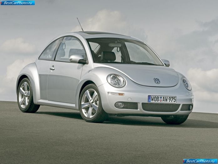 2005 Volkswagen New Beetle - фотография 1 из 43
