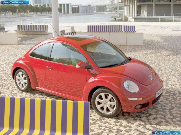 2005 Volkswagen New Beetle - фотография 11 из 43