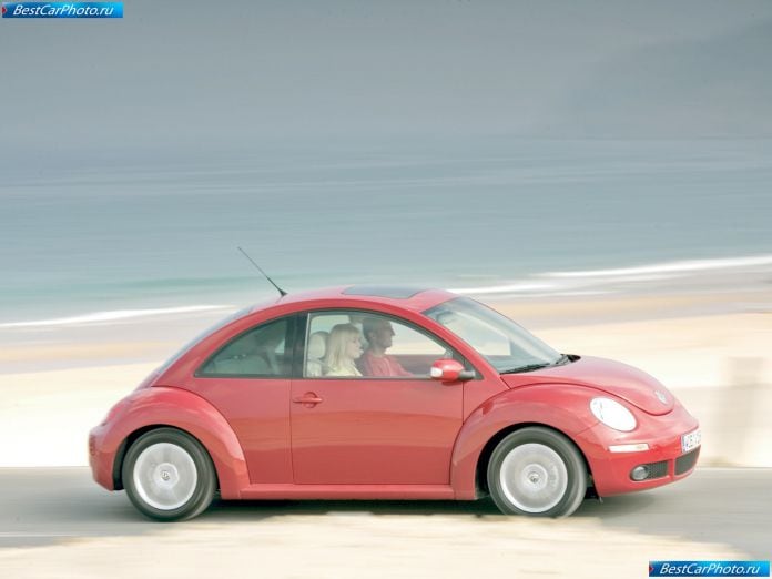 2005 Volkswagen New Beetle - фотография 19 из 43