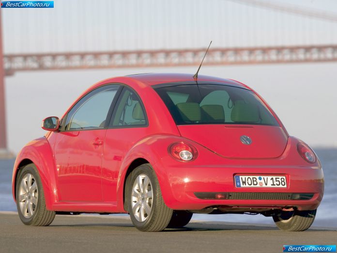 2005 Volkswagen New Beetle - фотография 32 из 43