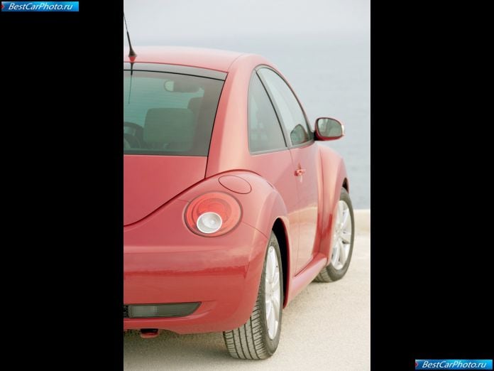 2005 Volkswagen New Beetle - фотография 42 из 43