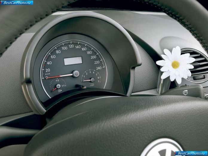 2005 Volkswagen New Beetle - фотография 43 из 43 2005 Volkswagen New Beetle - фотография 43 из 43
