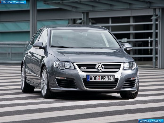 2007 Volkswagen Passat R36 - фотография 2 из 26