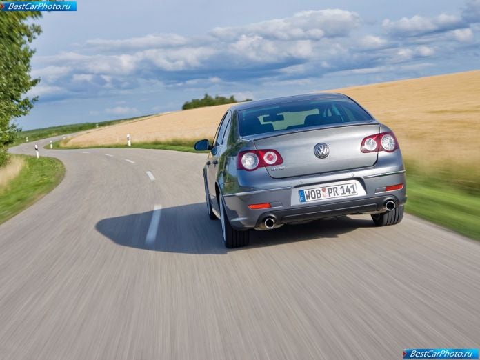 2007 Volkswagen Passat R36 - фотография 9 из 26