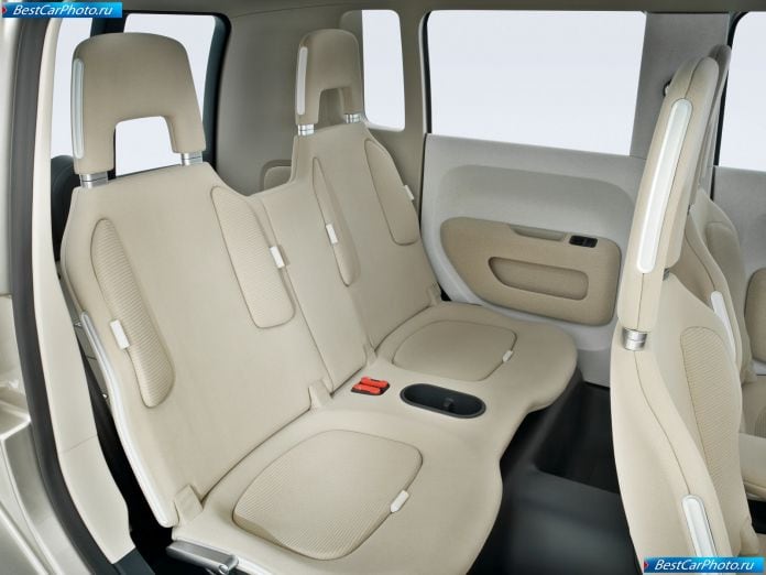 2007 Volkswagen Space Up Blue Concept - фотография 19 из 29 2007 Volkswagen Space Up Blue Concept - фотография 19 из 29