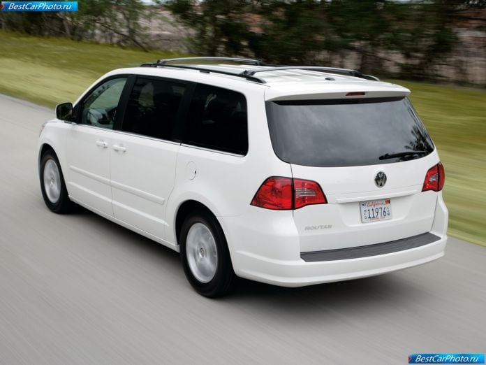 2009 Volkswagen Routan - фотография 6 из 13