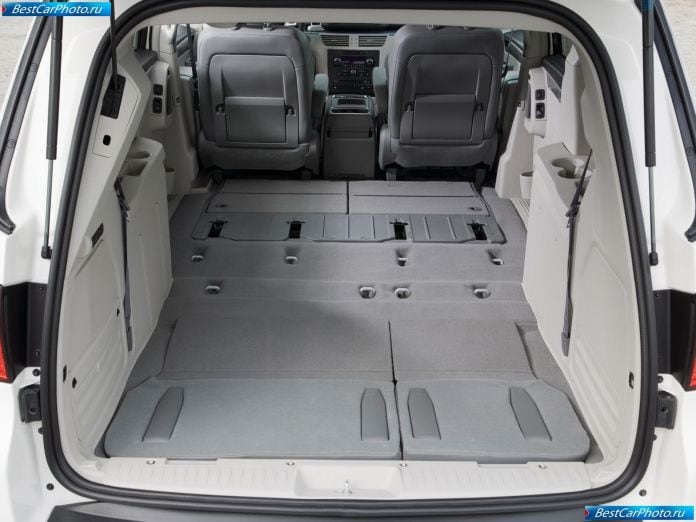 2009 Volkswagen Routan - фотография 12 из 13