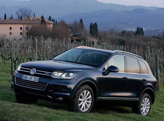 2010 Volkswagen Touareg Hybrid - фотография 2 из 12