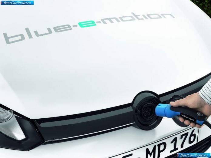2010 Volkswagen Golf Blue-e-motion Concept - фотография 21 из 25