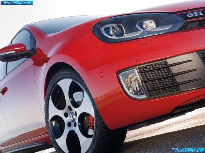 2010 Volkswagen Golf Gti - фотография 38 из 45