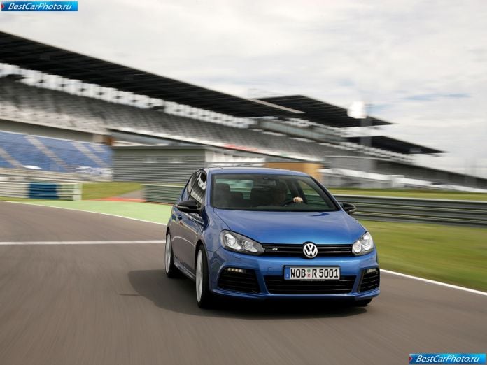 2010 Volkswagen Golf R - фотография 13 из 60
