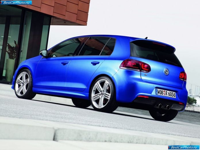 2010 Volkswagen Golf R - фотография 23 из 60
