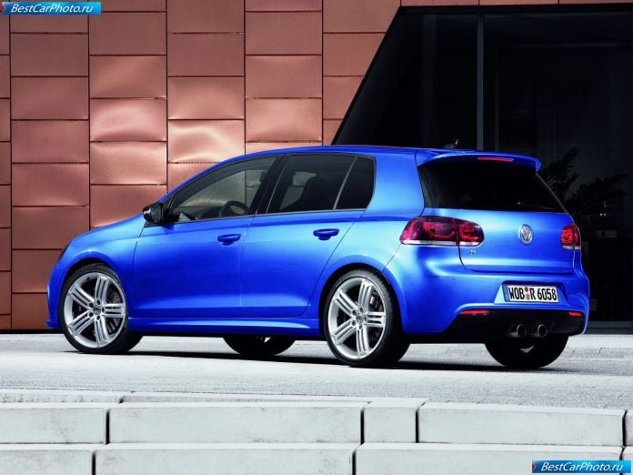 2010 Volkswagen Golf R - фотография 24 из 60
