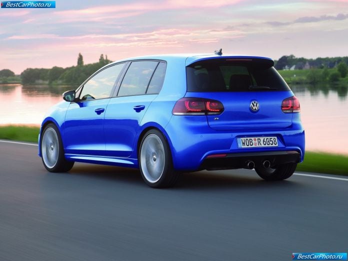2010 Volkswagen Golf R - фотография 25 из 60