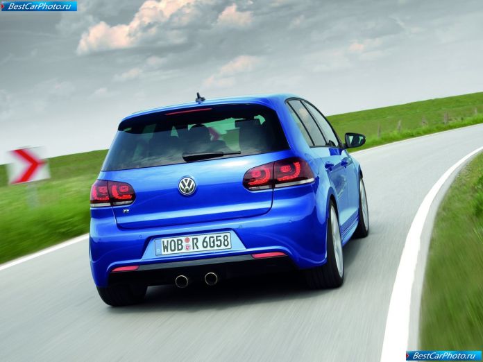 2010 Volkswagen Golf R - фотография 26 из 60