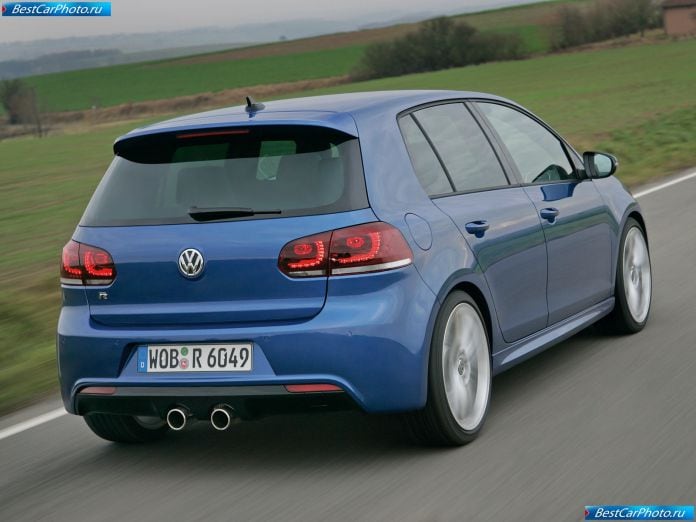 2010 Volkswagen Golf R - фотография 28 из 60