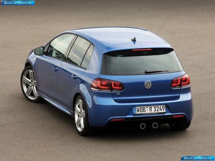 2010 Volkswagen Golf R - фотография 29 из 60