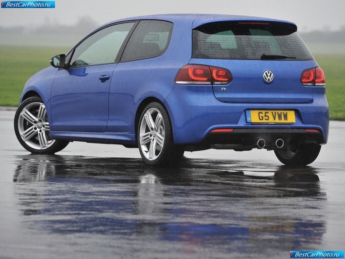 2010 Volkswagen Golf R - фотография 30 из 60