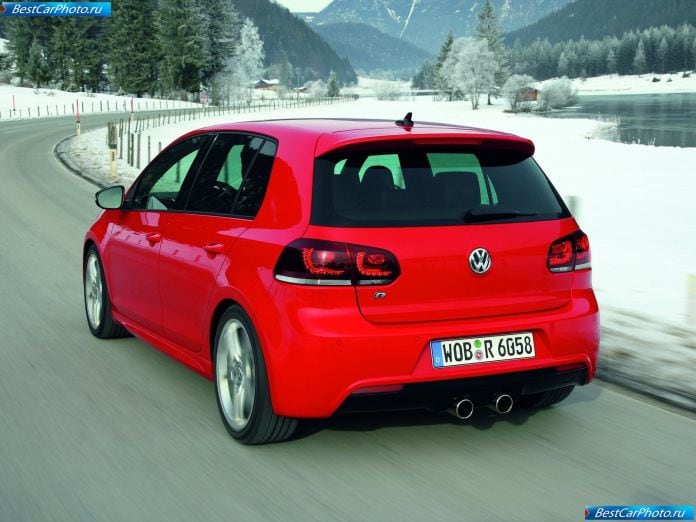 2010 Volkswagen Golf R - фотография 31 из 60