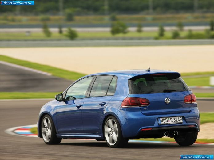 2010 Volkswagen Golf R - фотография 33 из 60